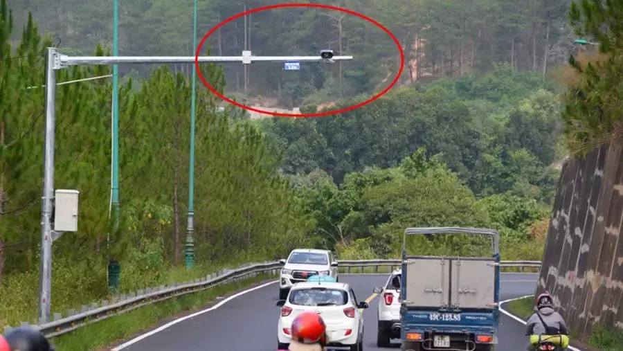 Camera giao thông có thể ghi nhận lỗi mà tài xế không bị dừng xe