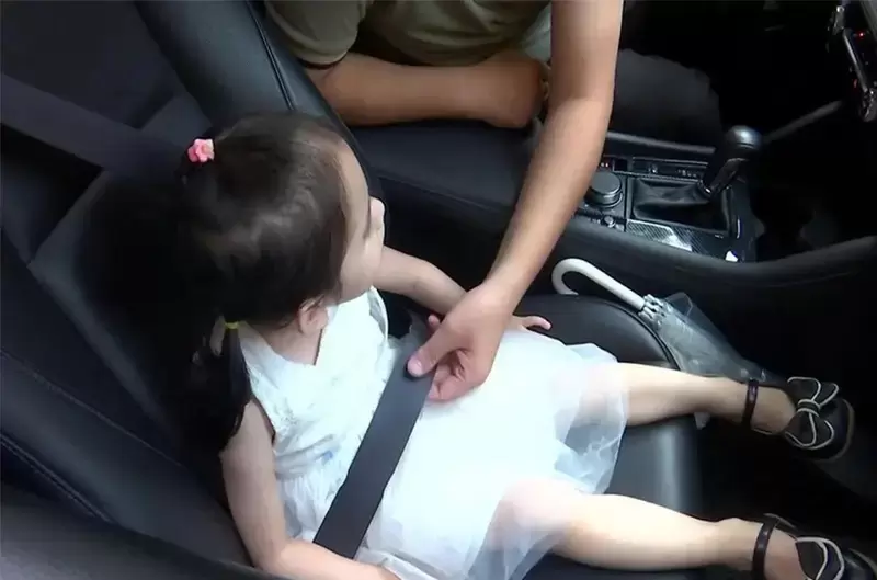 Trẻ em bao nhiêu tuổi được ngồi ghế trước ô tô theo quy định 2026