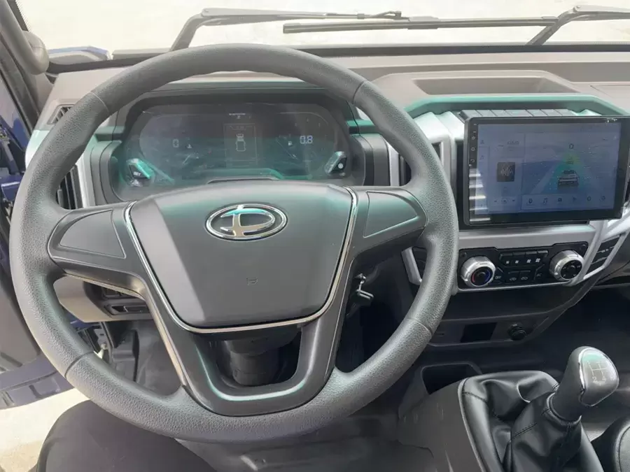 Góc nhìn trực diện từ ghế lái của xe tải Tera345SL Plus
