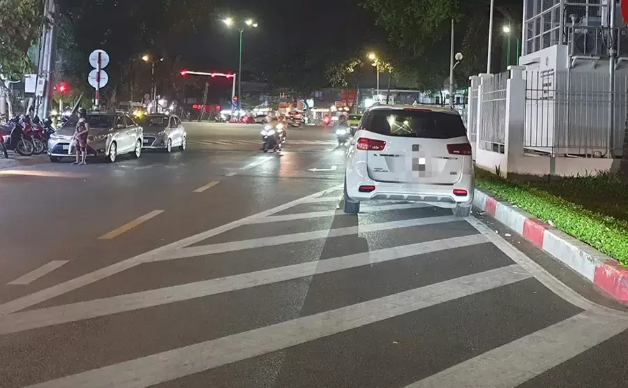 Hành vi không tuân thủ vạch kẻ đường