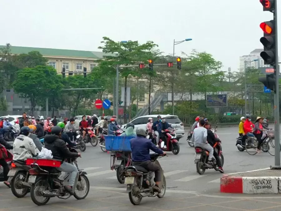 Vượt đèn đỏ là hành vi tiếp tục di chuyển khi tín hiệu giao thông đã chuyển sang đỏ