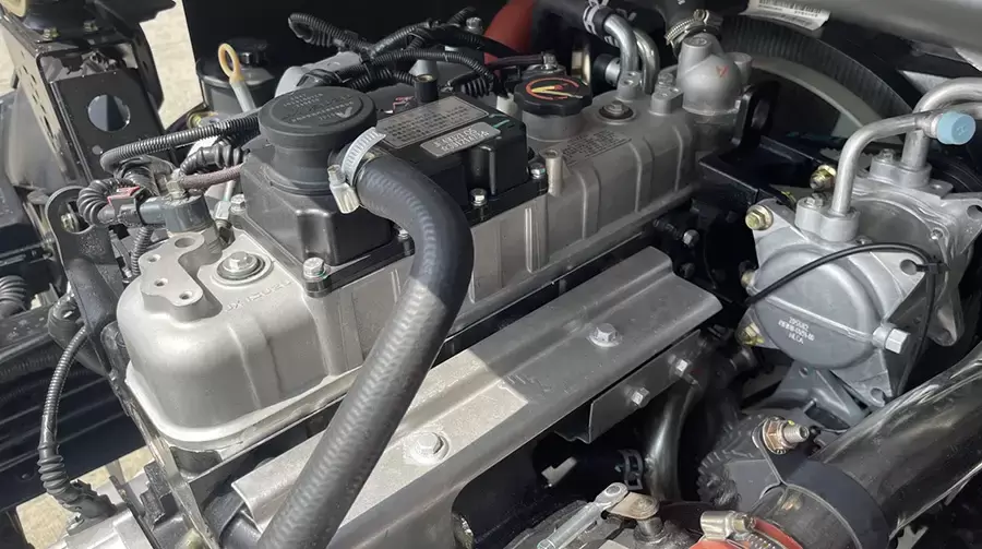Động cơ ISUZU mạnh mẽ và bền bỉ