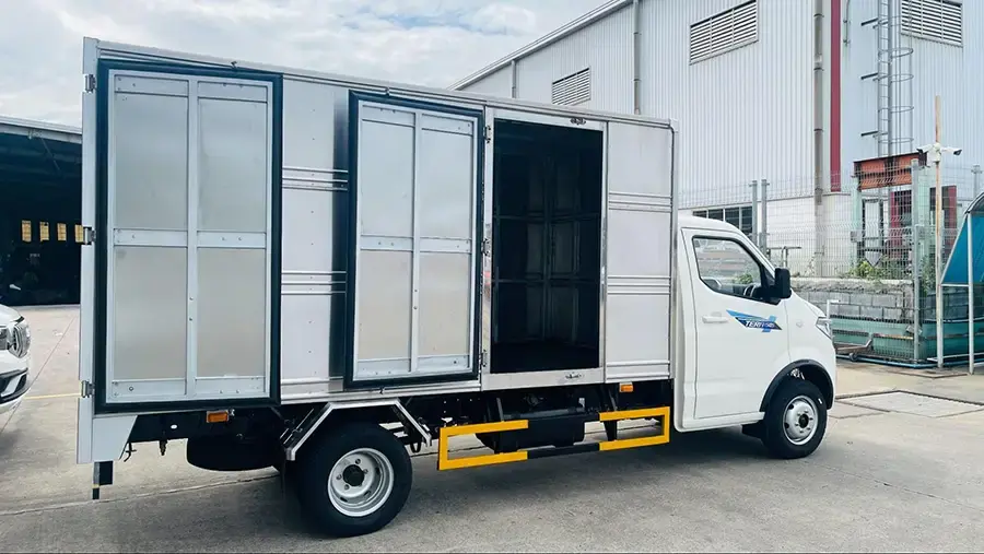 Không gian thùng cần được đối chiếu với kích thước và số lượng hàng hóa thực tế