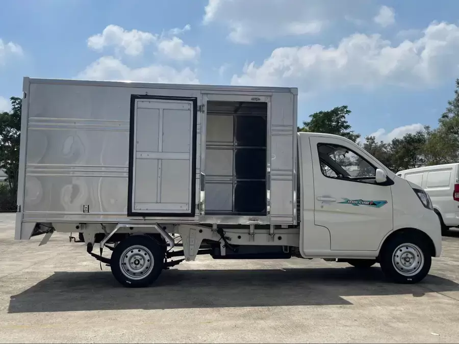 Thùng kín – Bảo vệ hàng hóa an toàn trong quá trình vận chuyển