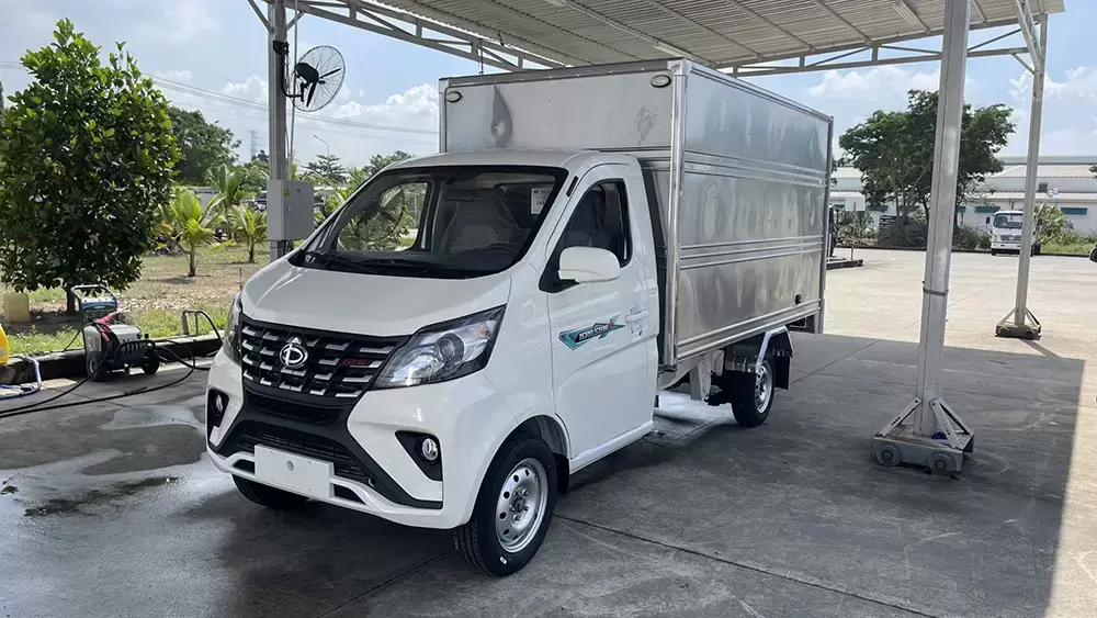 Xe tải 1 tấn 25 có kích thước gọn gàng, di chuyển linh hoạt