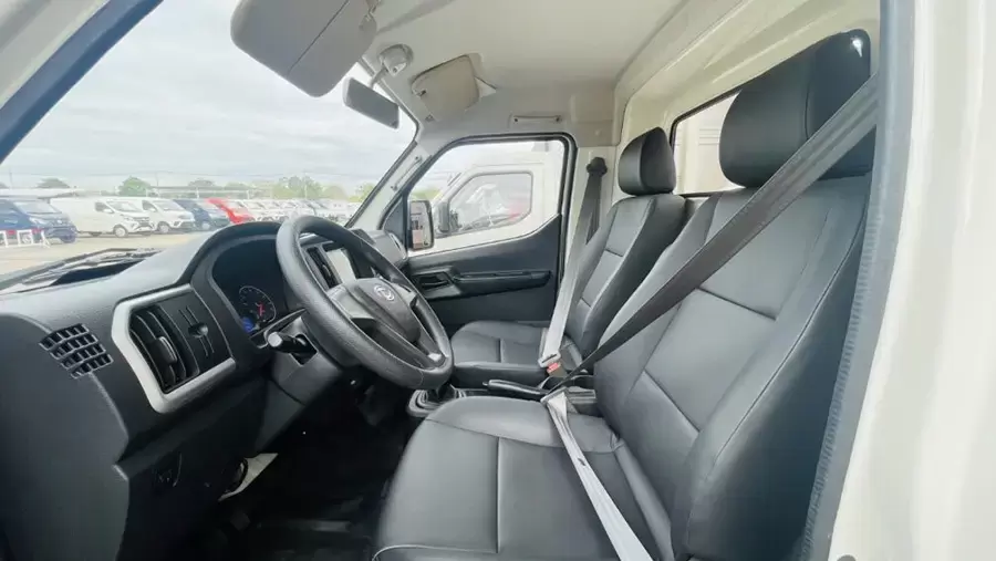 Tera150S được trang bị khoang nội thất tiện nghi - đặc trưng của mẫu xe Teraco