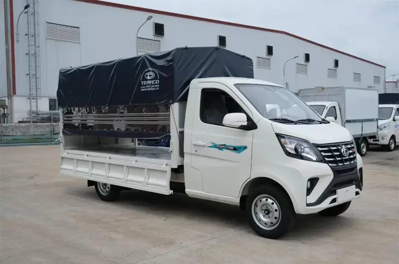 Xe tải 1 tấn nên chọn theo tải trọng hay thể tích hàng?