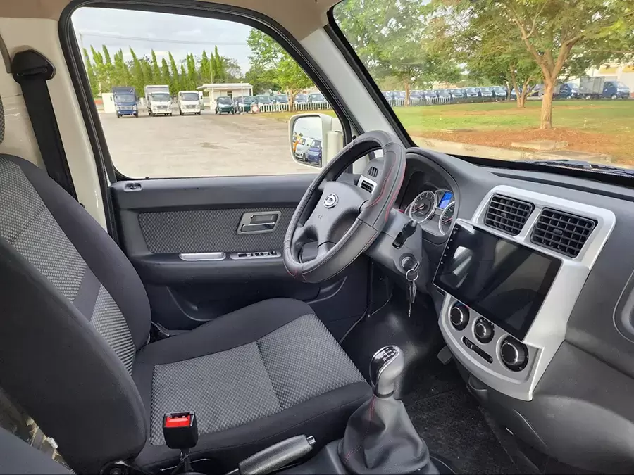 Khoang cabin Tera100S tiện nghi, dễ làm quen