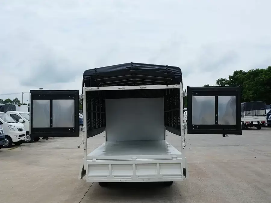 Thùng mui bạt tối ưu cho chở hàng, linh hoạt khi bốc xếp