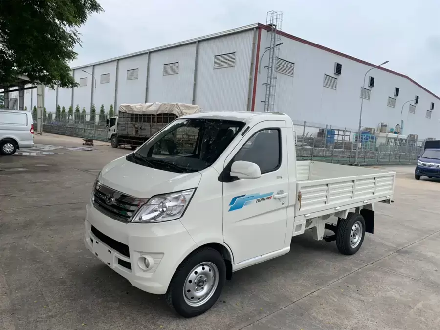 Thiết kế ngoại thất hiện đại của xe tải 1 tấn thùng lửng Tera100S