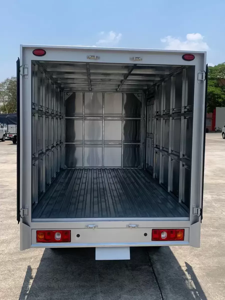 Giữ vệ sinh thùng và sàn xe giúp tăng tuổi thọ cho phương tiện