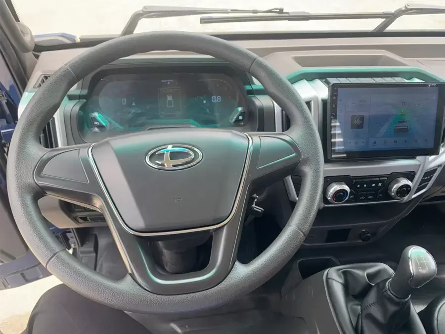 Khoang cabin của Tera345SL Plus được thiết kế tiện nghi