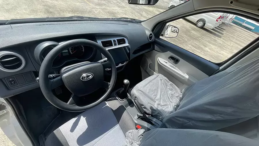 Nội thất tiện nghi, hỗ trợ người lái