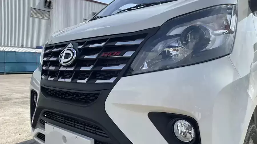 Mặt ca-lăng đa tầng nổi bật với logo GDi màu đỏ