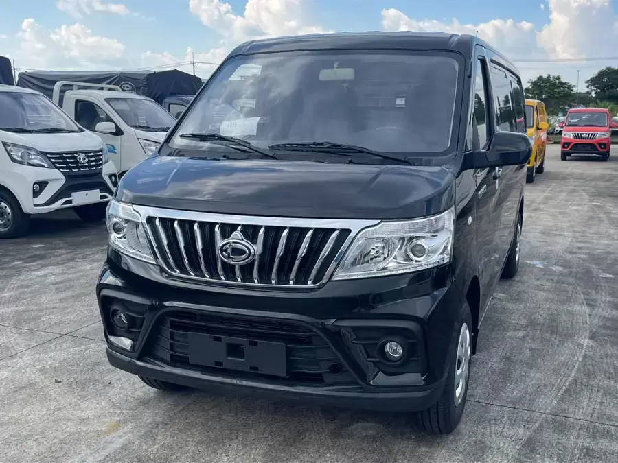 Xe tải 750kg hiện có giá dao động khoảng từ 300 triệu đến 400 triệu đồng