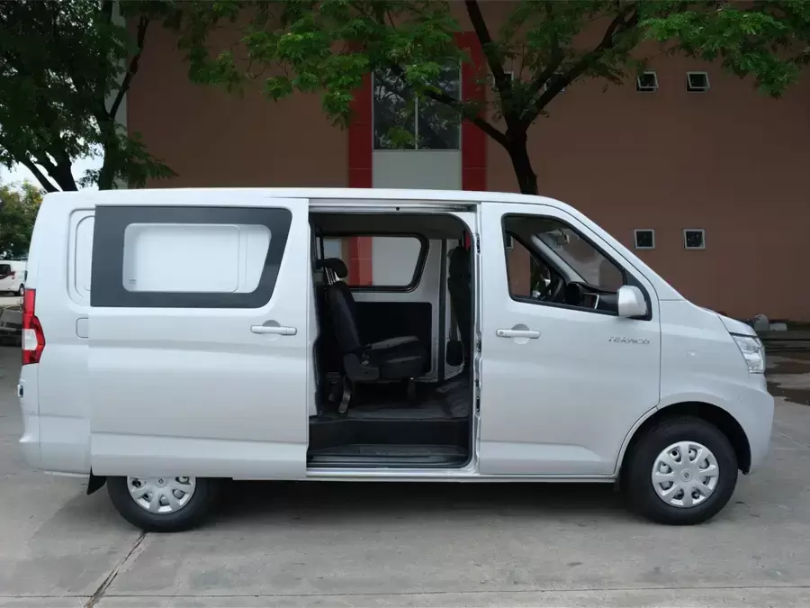 Phiên bản xe van 5 chỗ