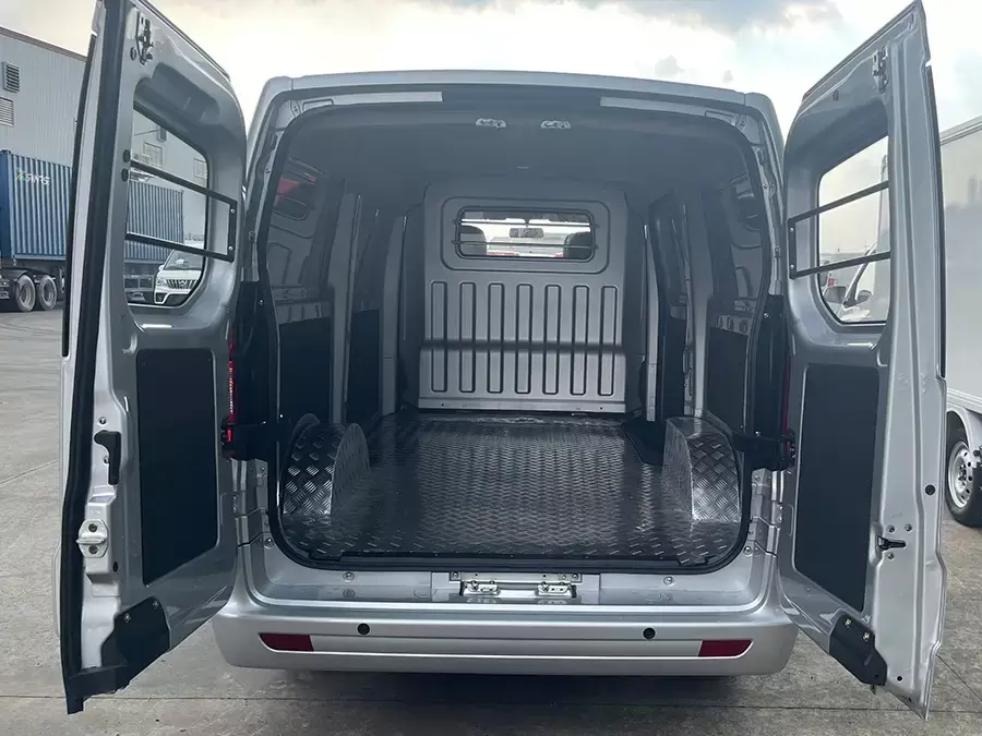 Tera-V8 nổi bật với khoang hàng rộng rãi hàng đầu phân khúc