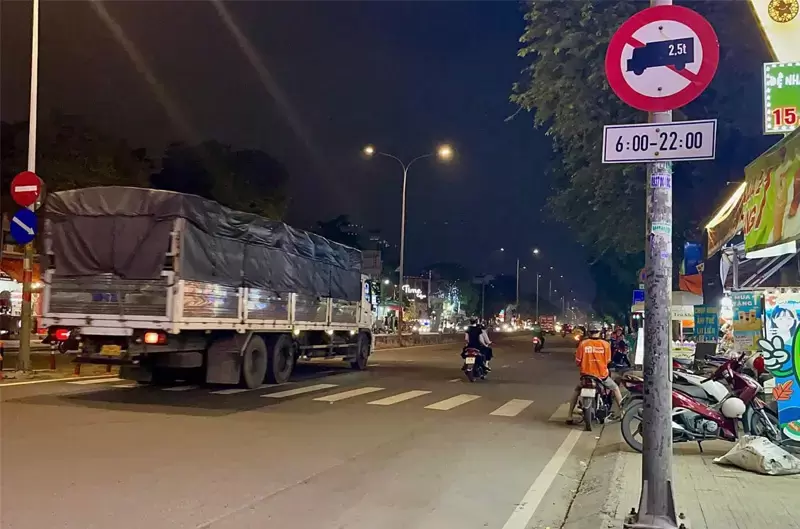 Xe tải 750kg có bị cấm giờ không và mức phạt nếu vi phạm?