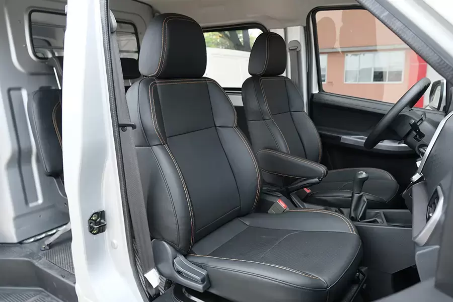 Cabin tiện nghi, hỗ trợ lái xe thoải mái hơn