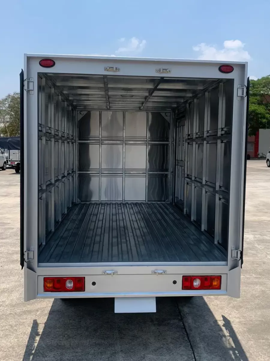Xe tải 900kg thùng kín bảo vệ hàng hoá tốt