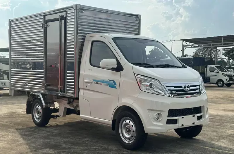 Xe tải 900kg thùng kín có ưu điểm gì? Nên chọn mẫu xe nào?