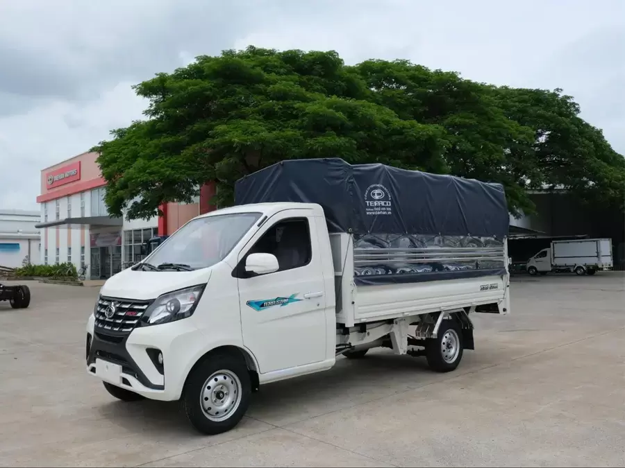 Xe tải 990kg giúp giải quyết bài toán vận chuyển hàng hóa linh hoạt trong đô thị