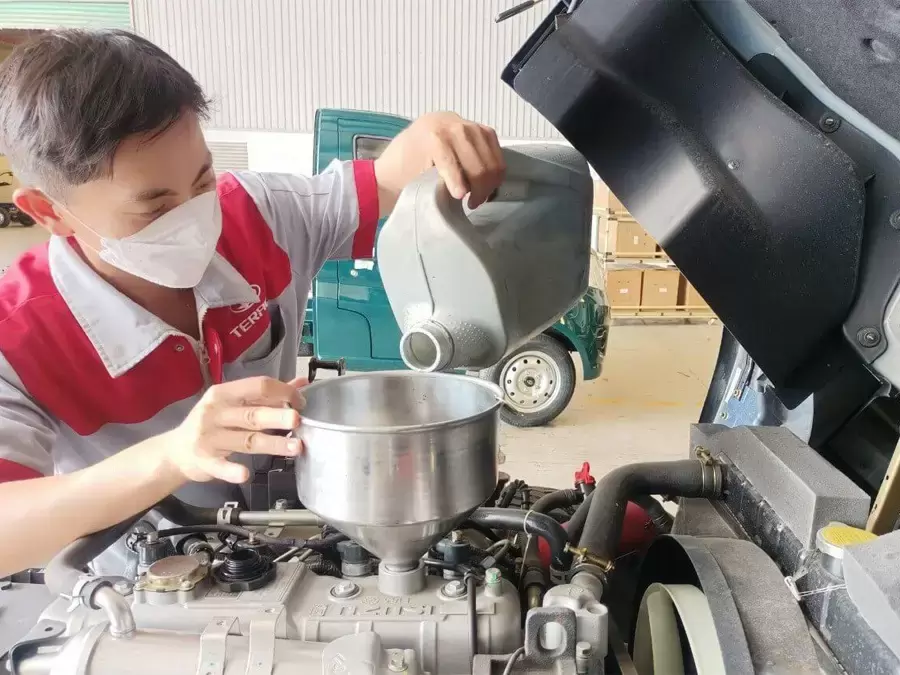 Thay dầu nhớt định kỳ giúp bảo vệ động cơ và giảm hao phí nhiên liệu