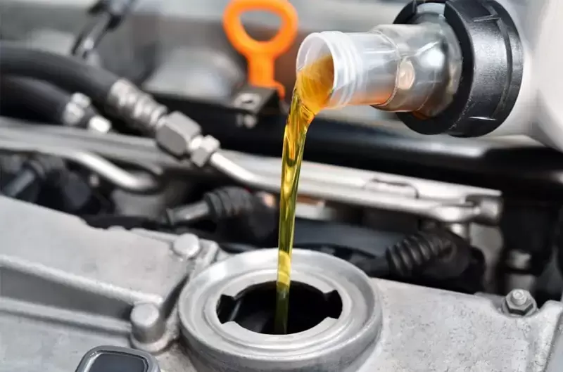 Xe tải bao nhiêu km thay nhớt để bền máy, tiết kiệm nhiên liệu