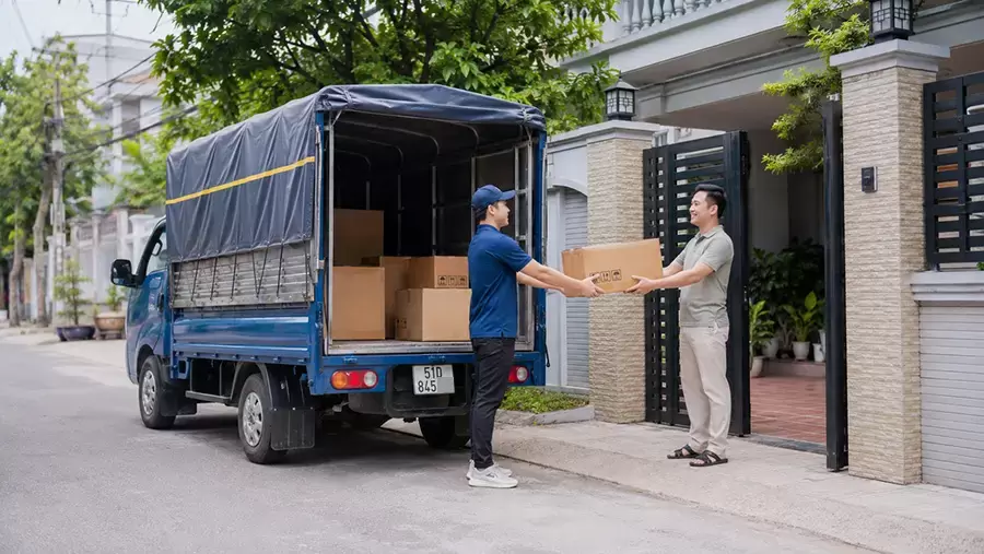 Xe tải của cửa hàng giao sản phẩm trực tiếp đến khách hàng