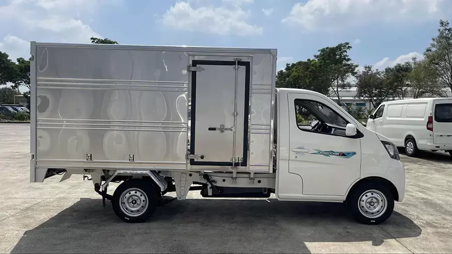 Thùng xe Tera Star Plus có kích thước lớn, giúp chở nhiều hàng hóa hơn