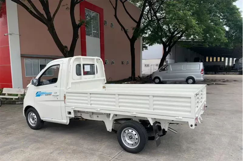 Xe tải chở hàng nhỏ nào giá tốt, động cơ mạnh mẽ và bền bỉ?