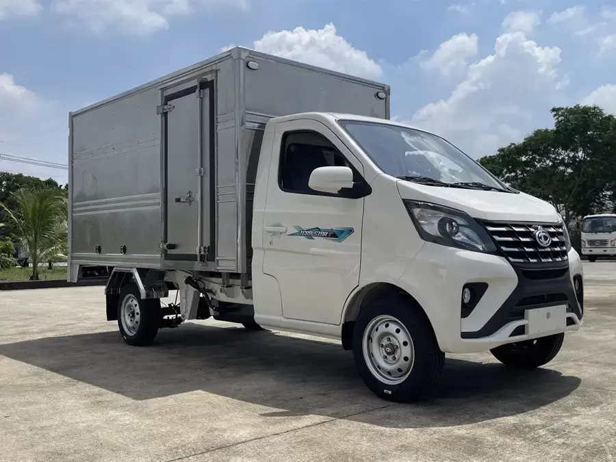 Xe tải chở hàng thùng kín phù hợp chở bánh kẹo và thực phẩm khô