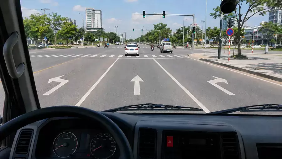 Nút giao phức tạp khiến tài xế xe tải dễ chọn nhầm làn