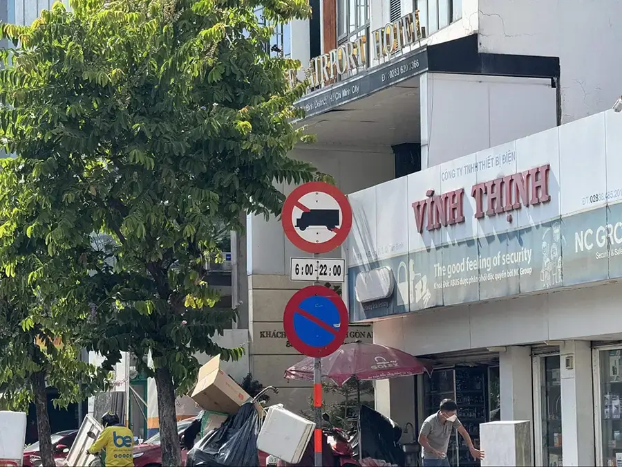Tìm hiểu về các biển cấm dừng hoặc cấm đỗ tại địa phương