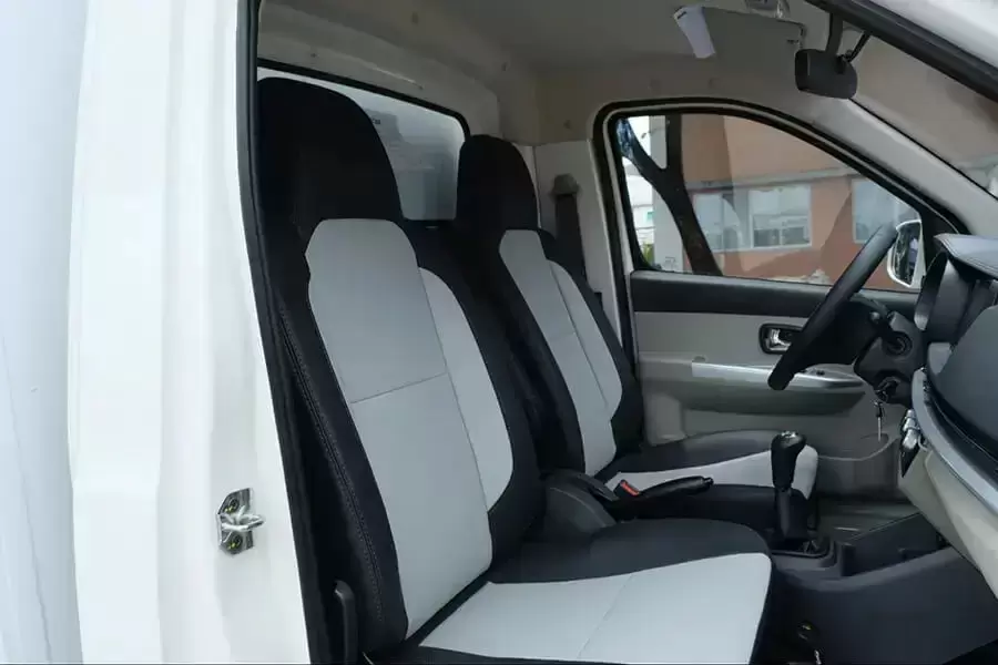 Nội thất tiện nghi như xe du lịch của Tera Star