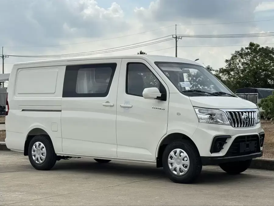 Xe tải van Tera-V8 là chuyên gia chở hàng