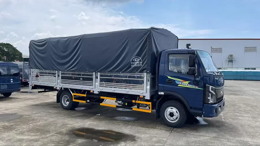 Xe tải thùng bạt dài giúp vận chuyển nội thất kích thước lớn dễ dàng