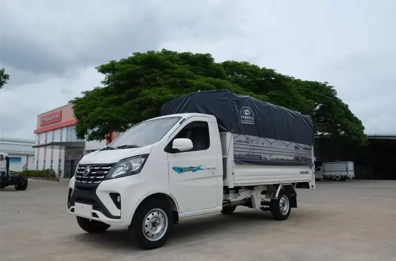 Xe tải thùng bạt là gì? Các dòng xe phổ biến 2026
