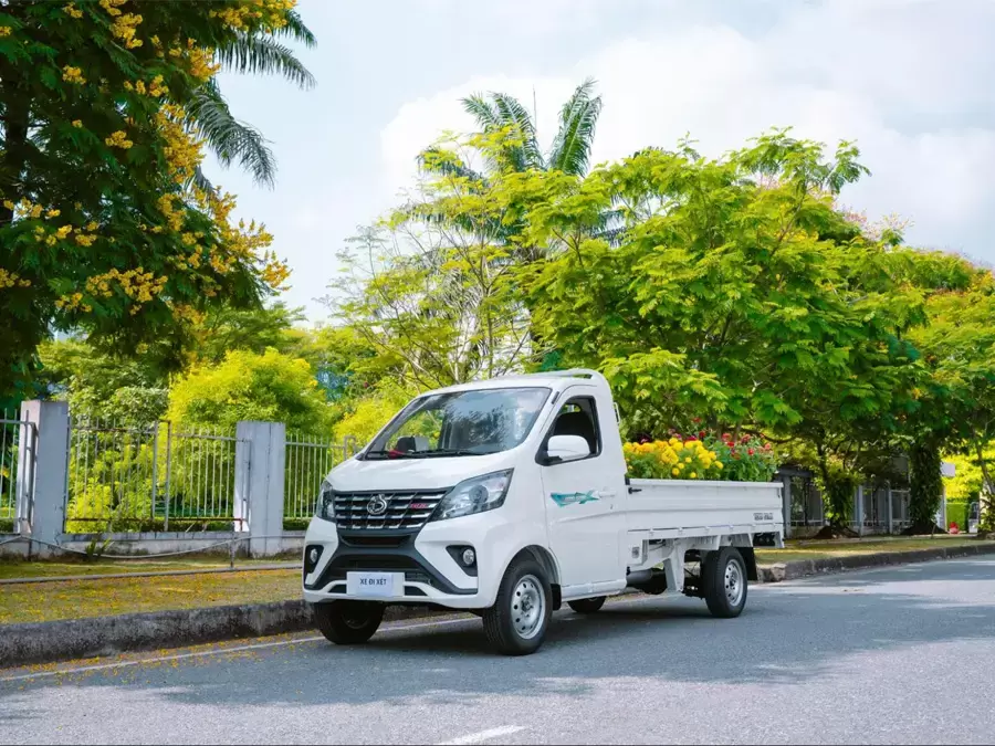 Xe tải thùng lửng chở cây cảnh