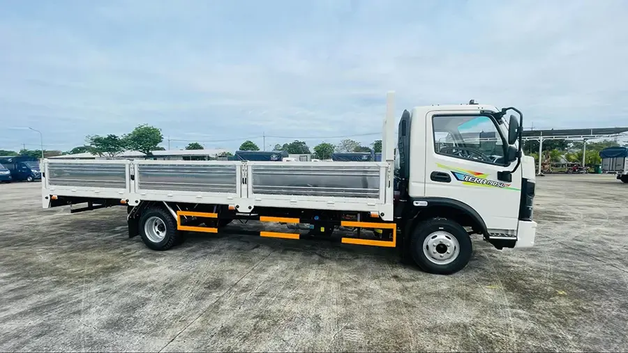 Xe tải thùng lửng dài 6m3 có chiều dài lọt lòng từ 6,2 - 6,3 m