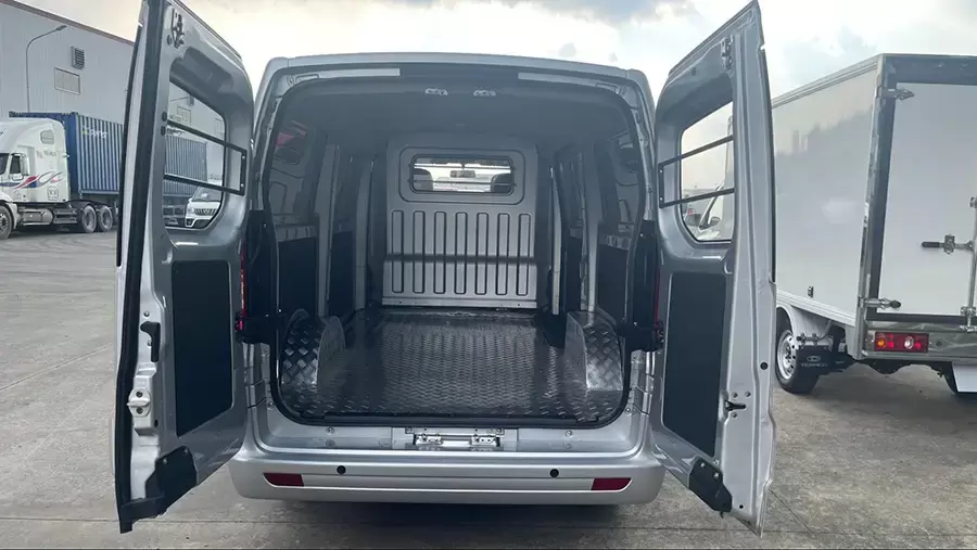 Tera-V8 sở hữu khoang hàng kích thước lớn phù hợp nhiều mô hình vận chuyển