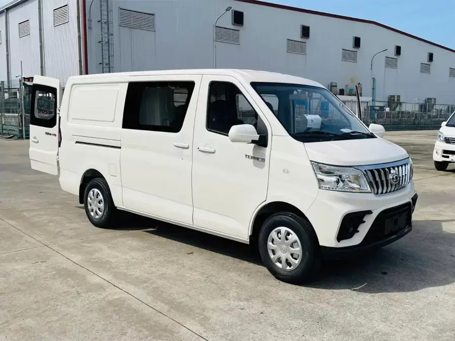 Chọn xe van 5 chỗ nếu muốn kết hợp chở người với hàng hóa