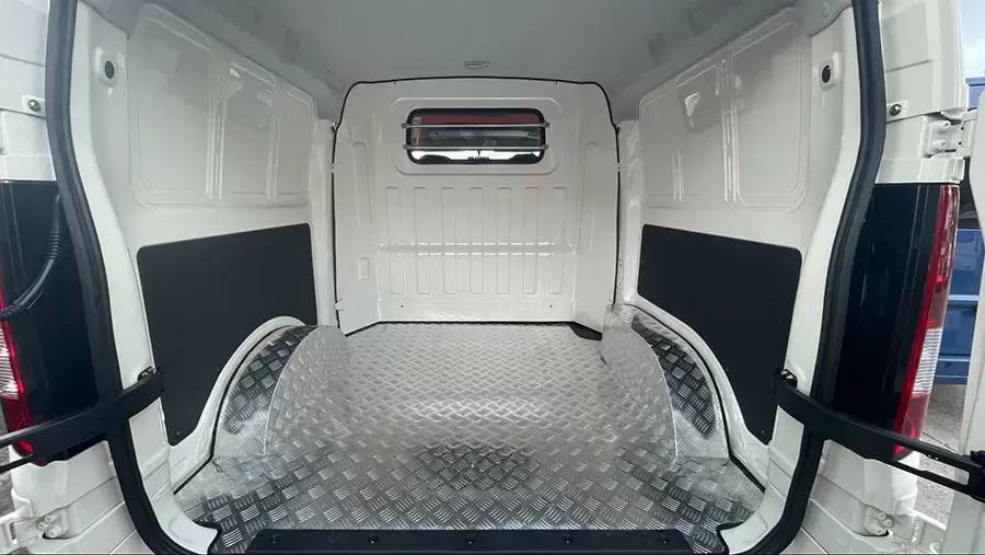 Khoang hàng Tera-V6 rộng rãi, tối ưu cho vận chuyển hàng hóa