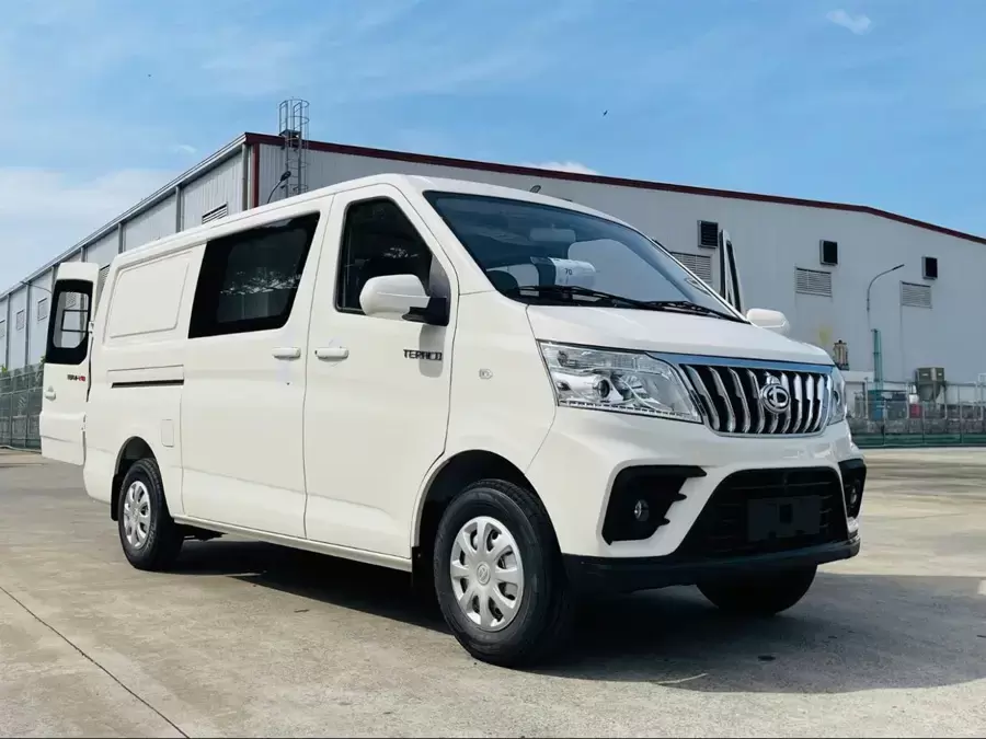 Tera-V8: Xe tải van 5 chỗ khoang hàng lớn trong phân khúc