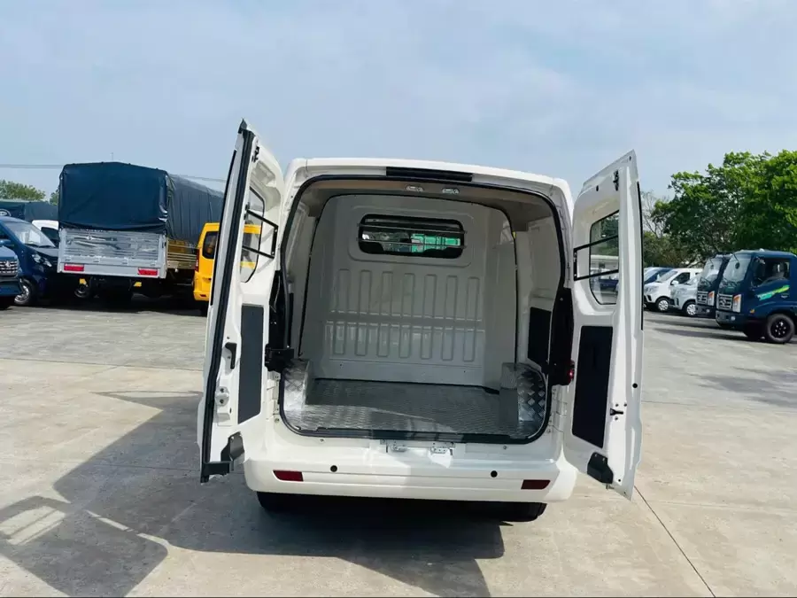 Tera-V8 có khoang hàng lớn với thể tích lên đến 3.8 m³