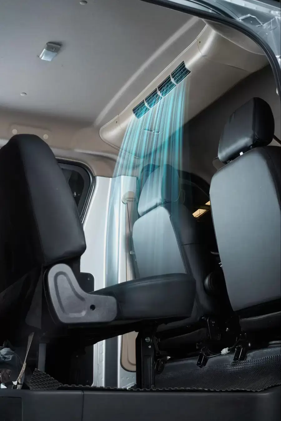 Cửa gió điều hoà riêng hàng ghế sau trên xe tải van 5 chỗ Tera-V6