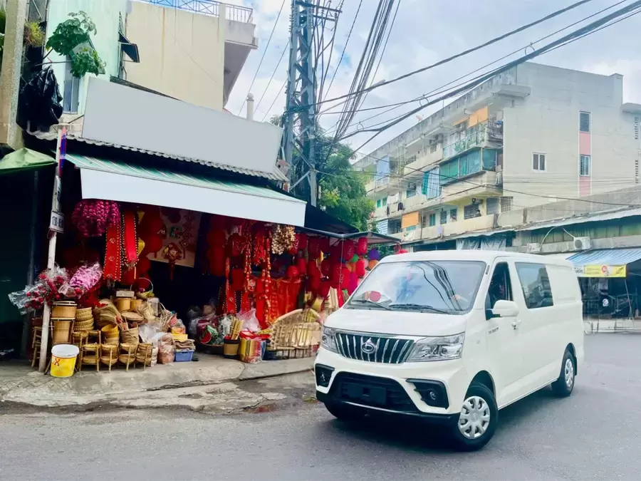 Xe van 5 chỗ ngồi máy xăng phổ biến hơn xe van 5 chỗ ngồi máy dầu