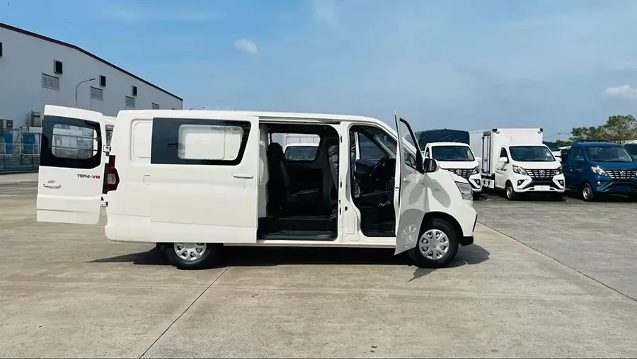 Xe tải van 950kg có phiên bản 2 chỗ và 5 chỗ