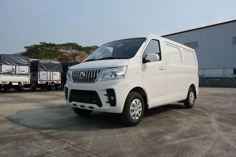 Xe tải van máy dầu hay máy xăng phù hợp đô thị hơn?