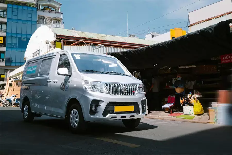 Xe tải van máy xăng phù hợp vận hành trong đô thị
